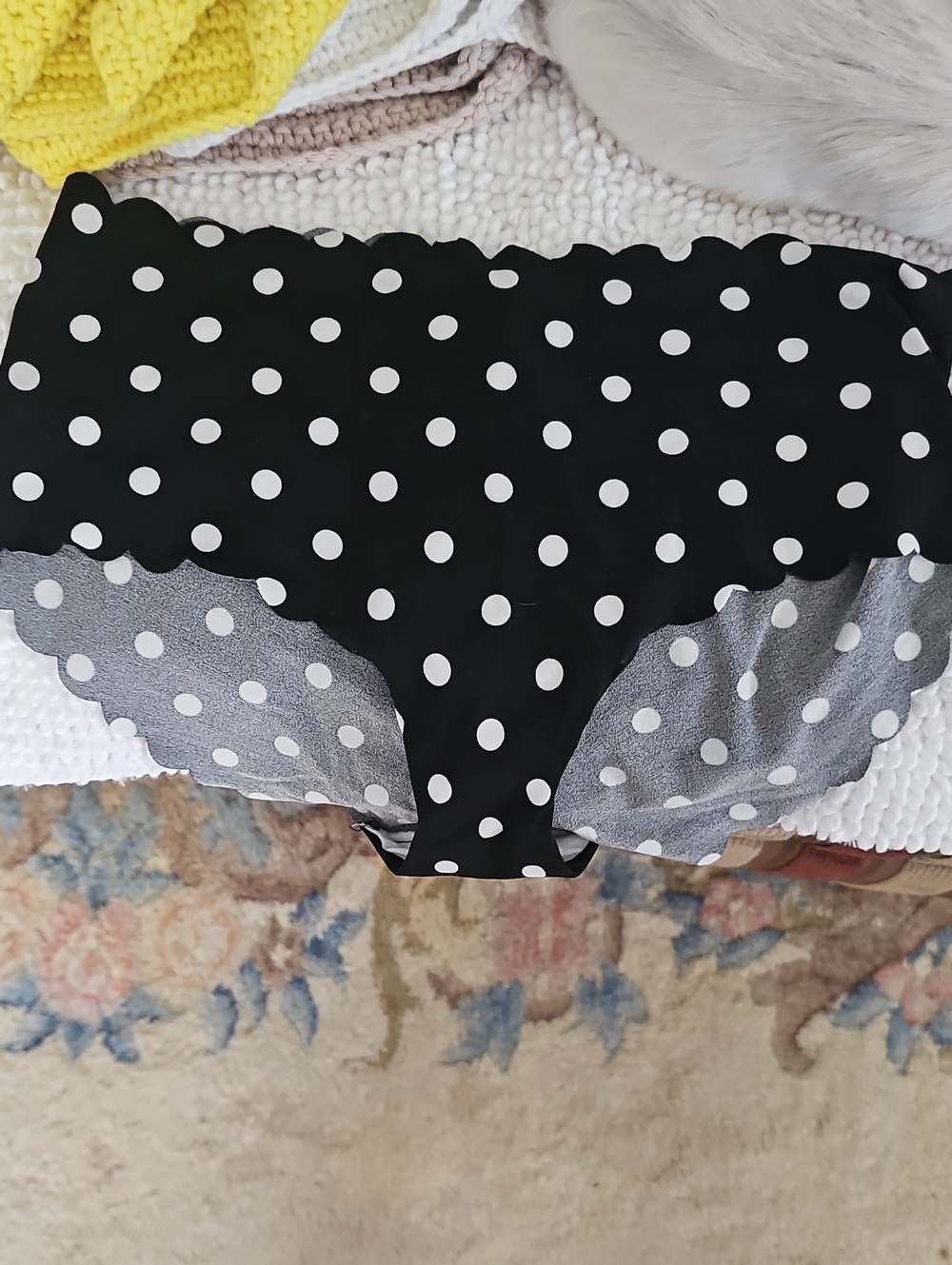 Victoria Secret Size Medium M Polka Dot Seamless Hipster Panty - Black & White